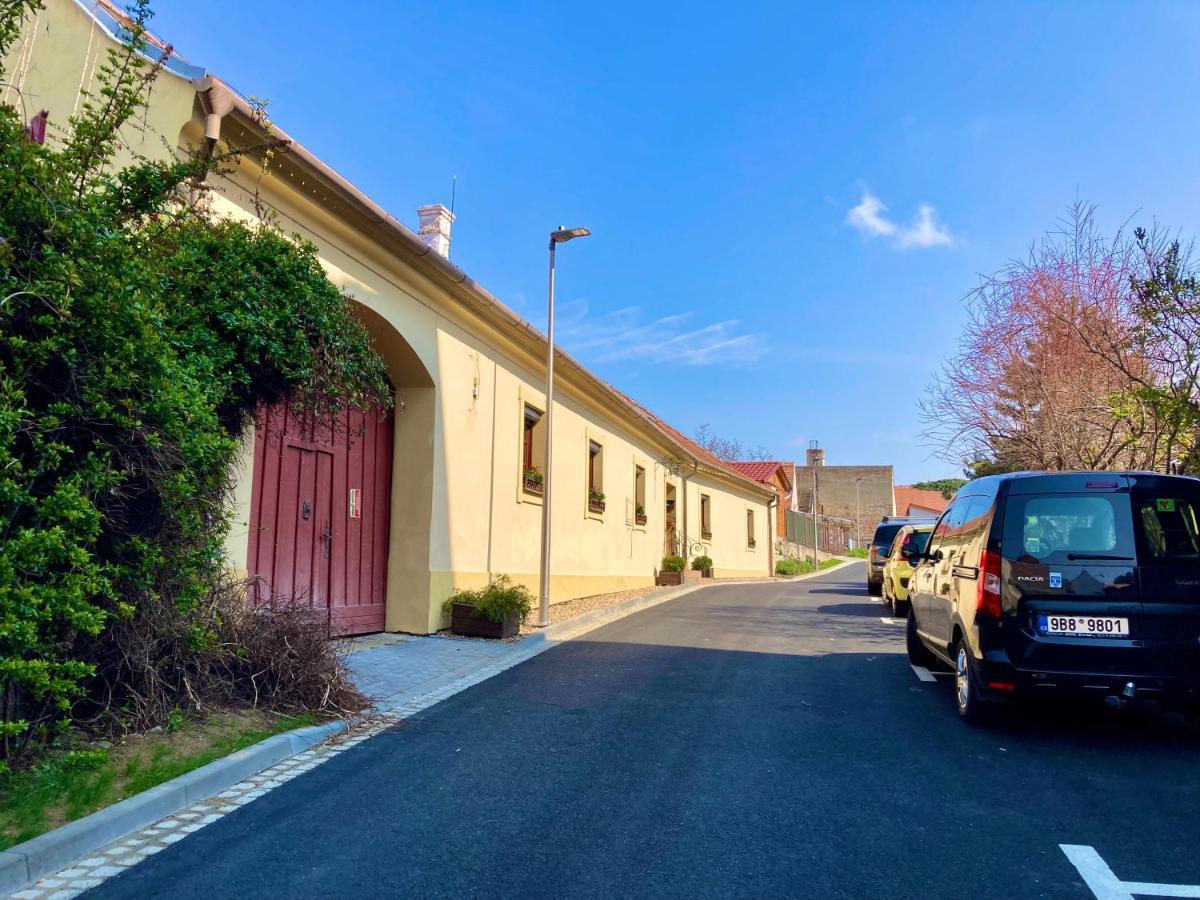 Guesthouse Mikulas Mikulov - Free Parking In The City Center エクステリア 写真