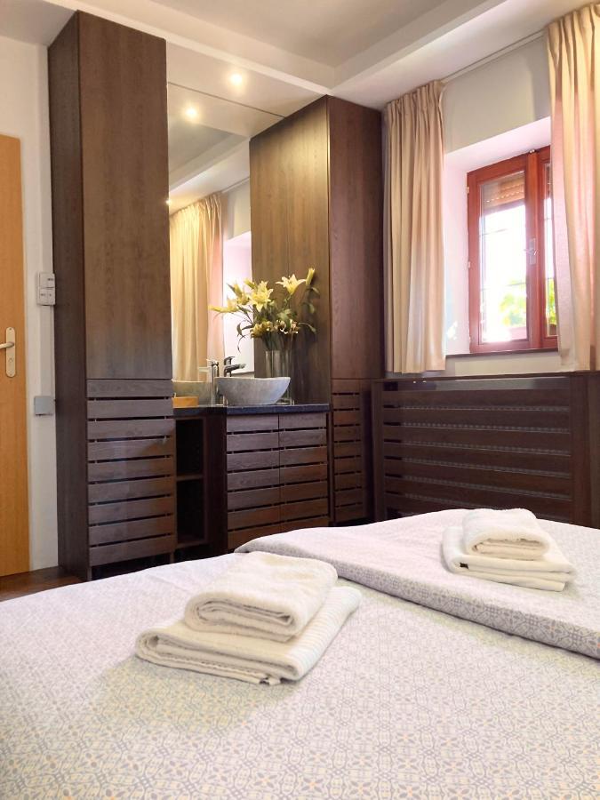 Guesthouse Mikulas Mikulov - Free Parking In The City Center エクステリア 写真