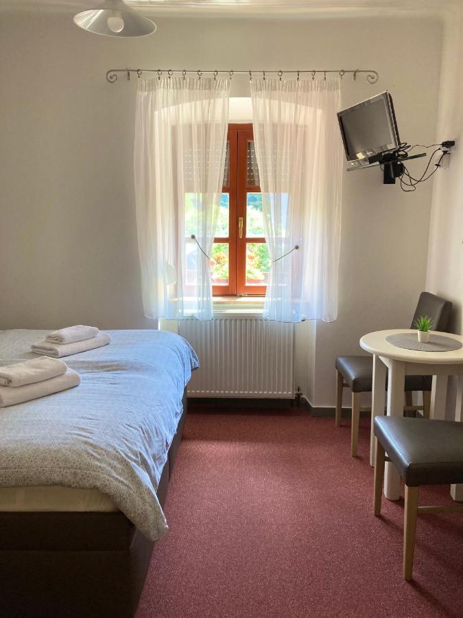 Guesthouse Mikulas Mikulov - Free Parking In The City Center エクステリア 写真
