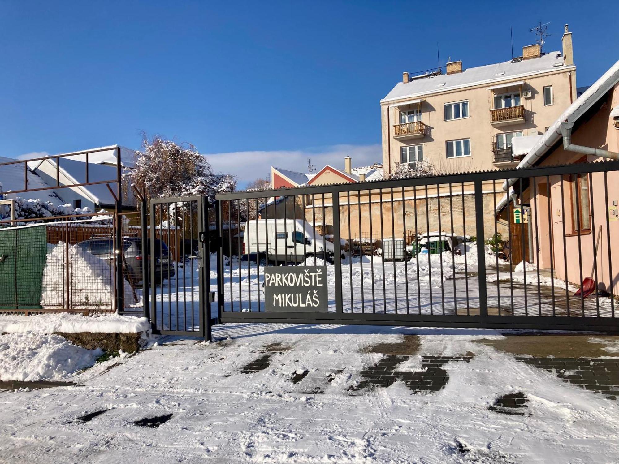Guesthouse Mikulas Mikulov - Free Parking In The City Center エクステリア 写真