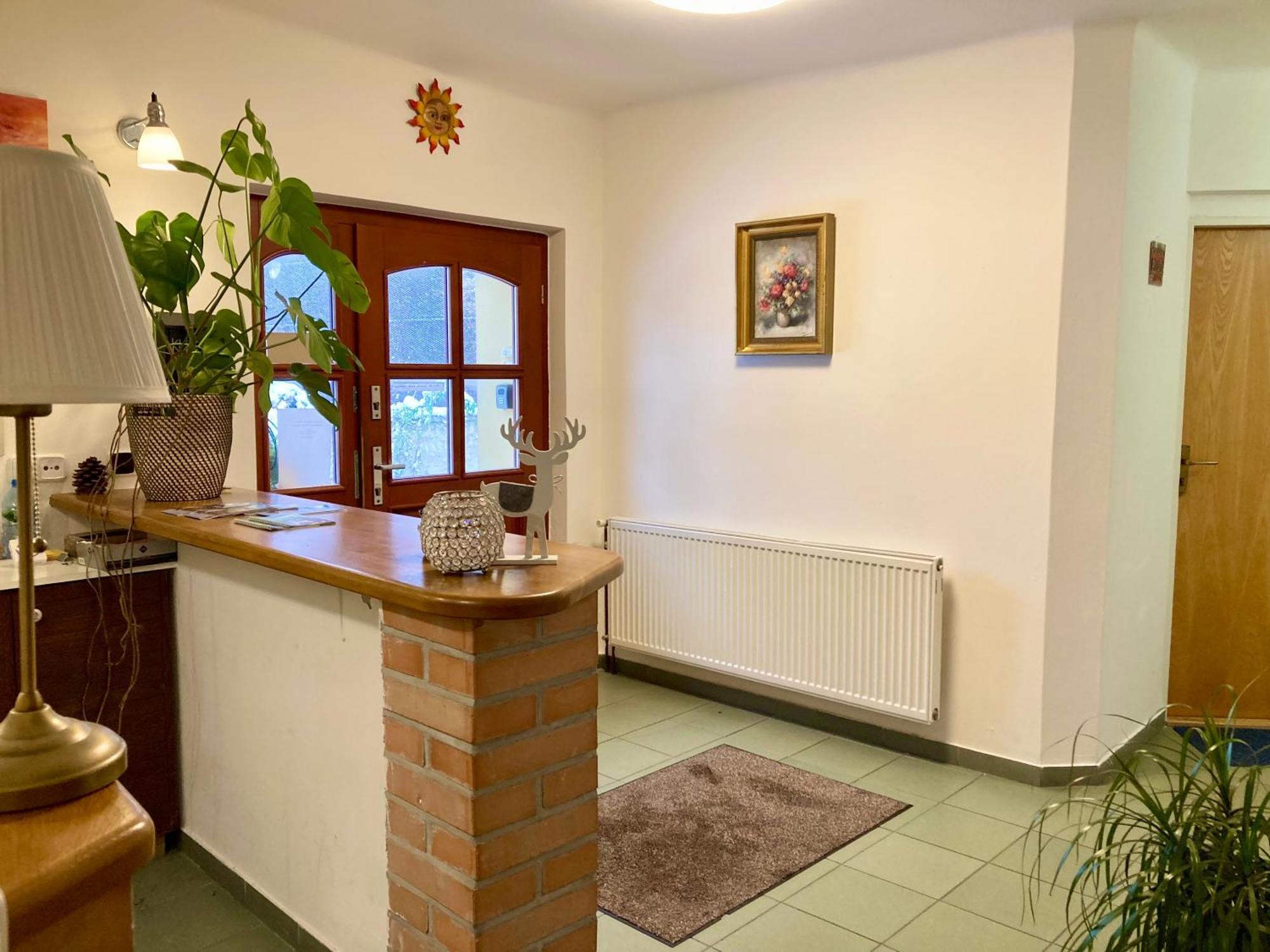 Guesthouse Mikulas Mikulov - Free Parking In The City Center エクステリア 写真