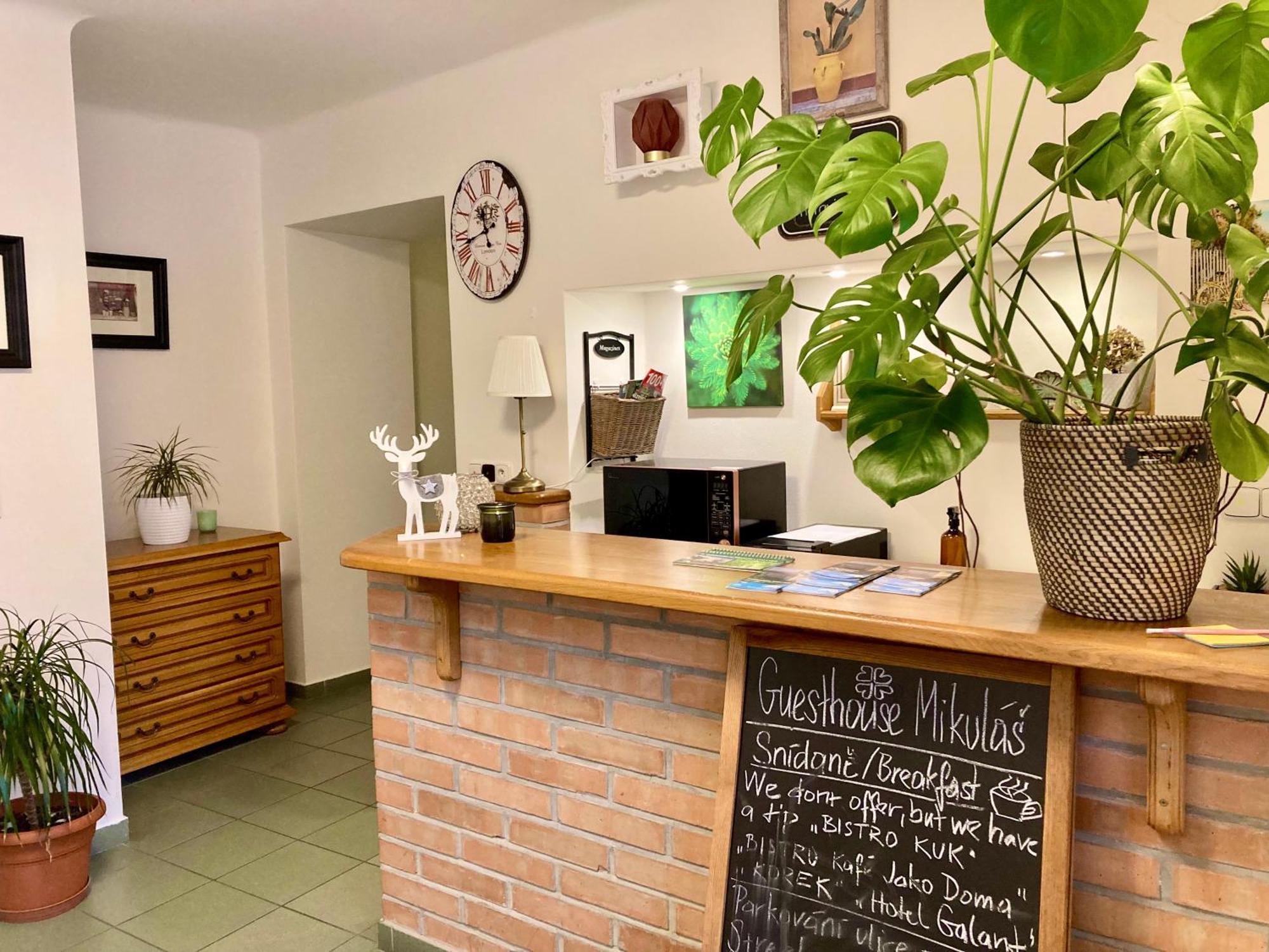 Guesthouse Mikulas Mikulov - Free Parking In The City Center エクステリア 写真