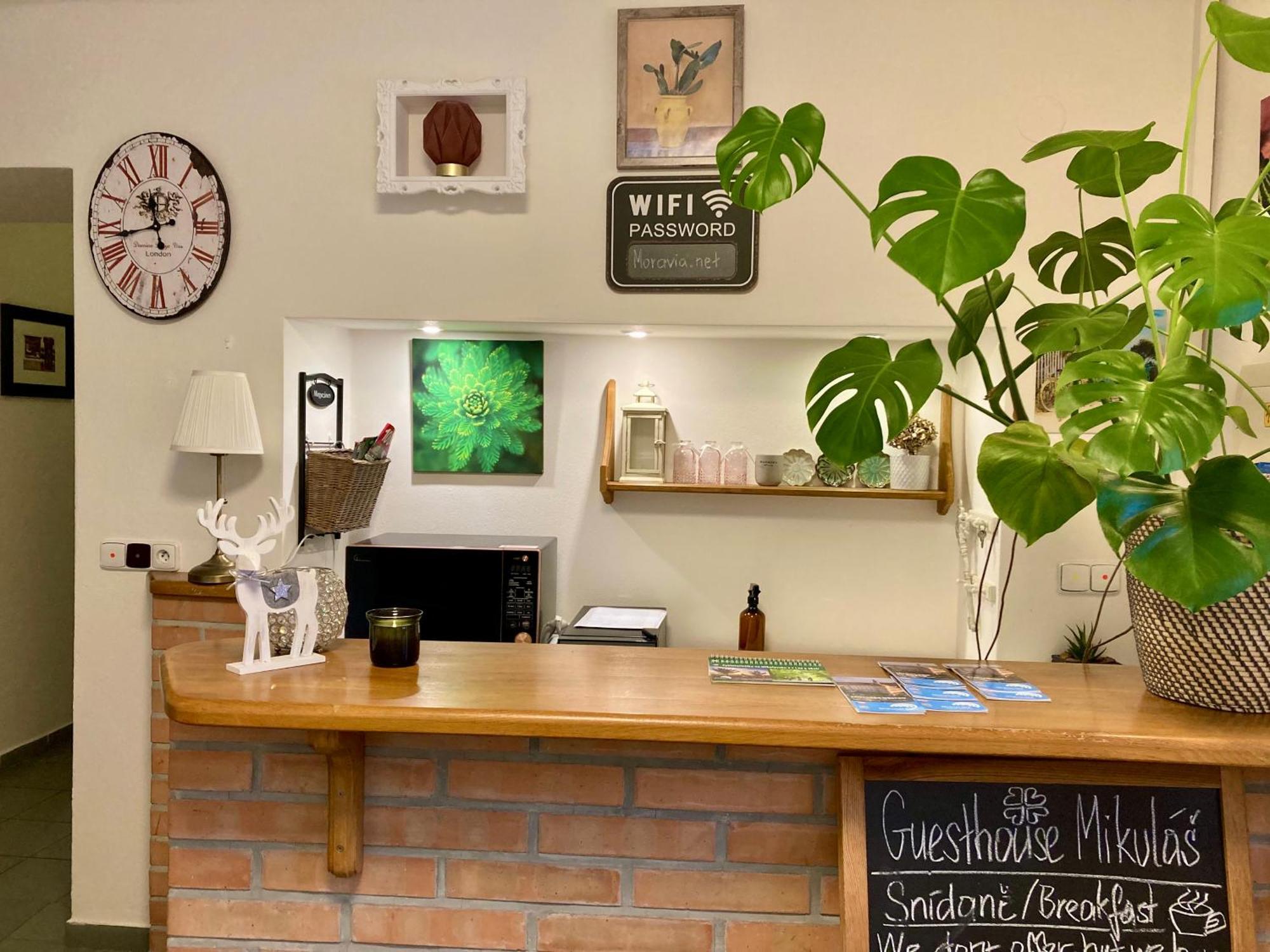 Guesthouse Mikulas Mikulov - Free Parking In The City Center エクステリア 写真