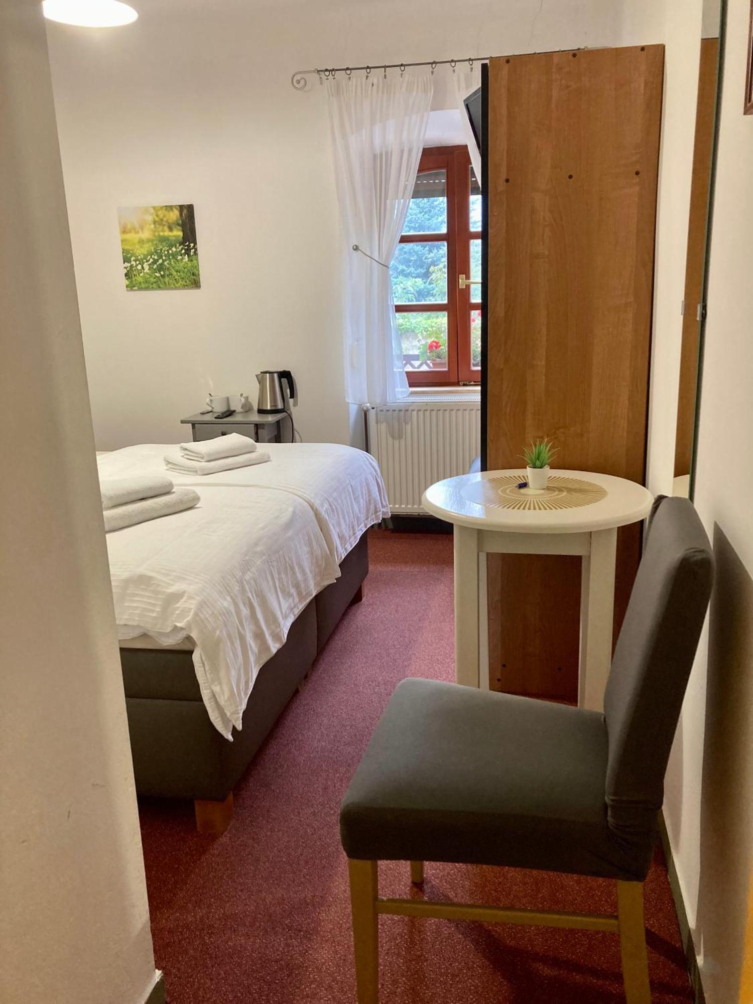 Guesthouse Mikulas Mikulov - Free Parking In The City Center エクステリア 写真
