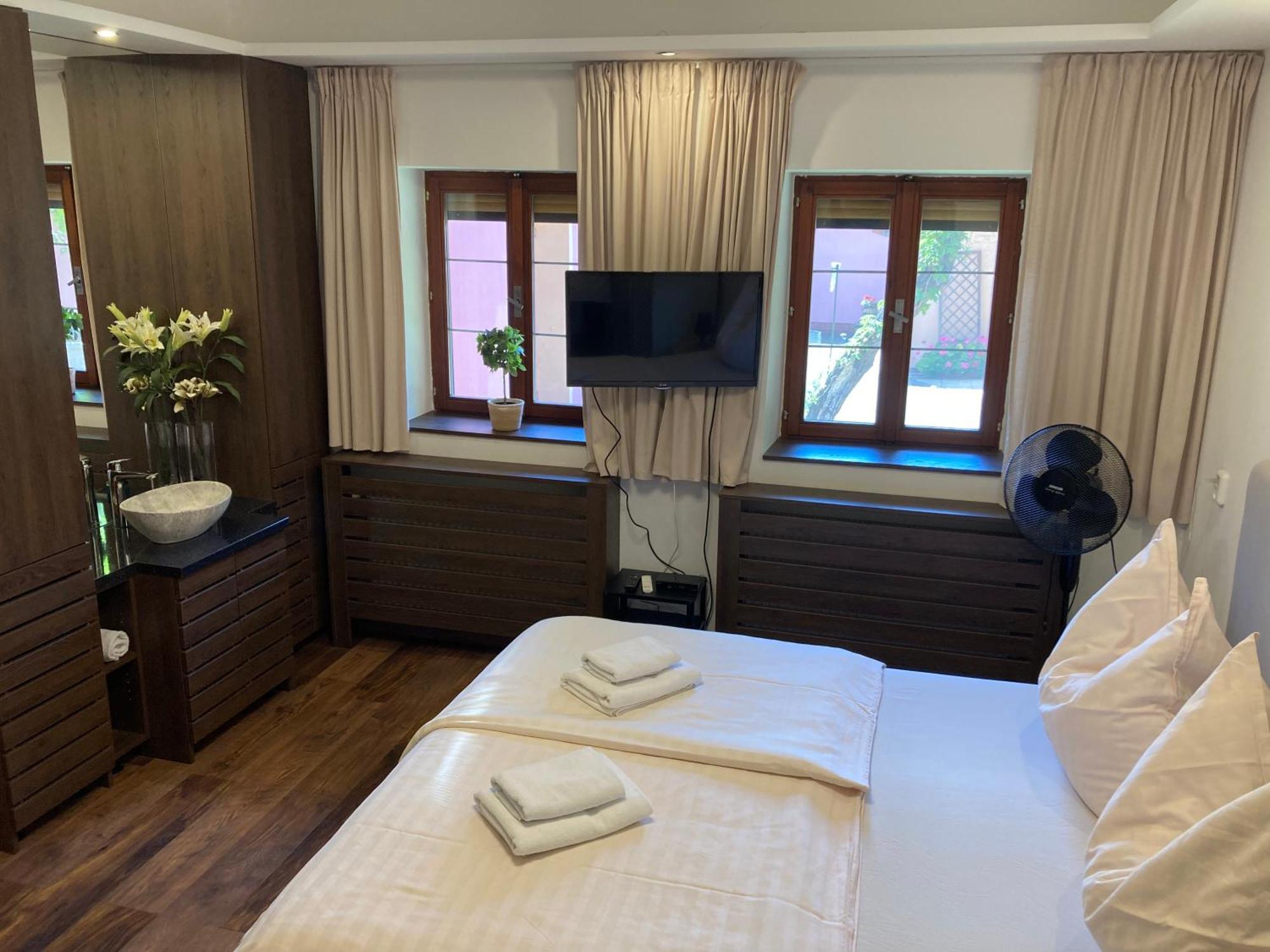Guesthouse Mikulas Mikulov - Free Parking In The City Center エクステリア 写真