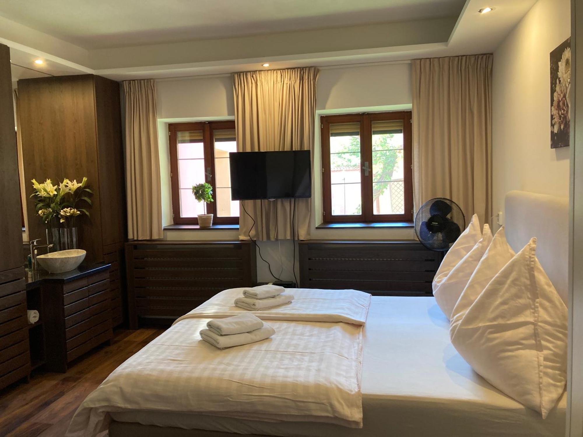 Guesthouse Mikulas Mikulov - Free Parking In The City Center エクステリア 写真